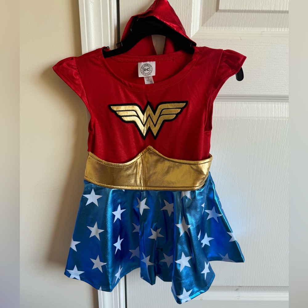 Wonder Woman Girl’s Costume Size 3-4T NWOT